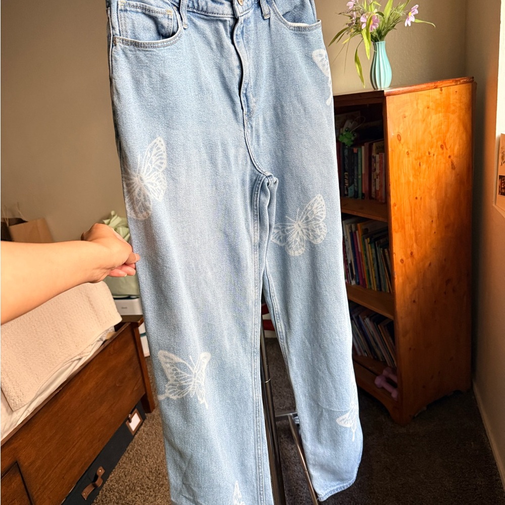 Hollister Light Blue Straight-Leg Jeans with White Butterfly Print